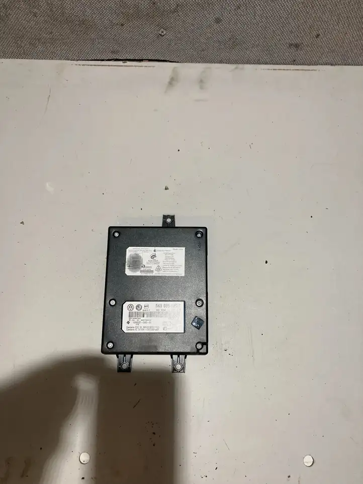 Volkswagen Golf Plus (2008 - 2014) Bluetooth модуль — фото 1