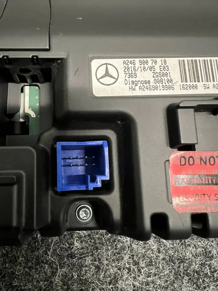 Mercedes-Benz CLA C117,X117,W117 (2013 - 2019) A2469007018 Дисплей — фото 2