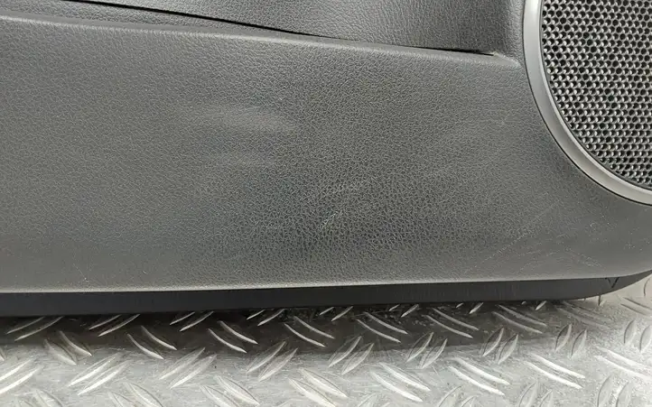 Toyota Yaris (2014 - 2019) 677640D130 Обшивка передней двери — фото 2