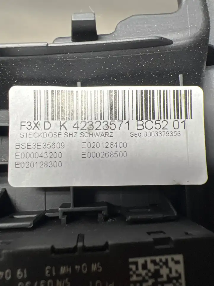 BMW 3 F30 F35 F31 (2012 - 2018) 9222046 Прочие детали салона — фото 4
