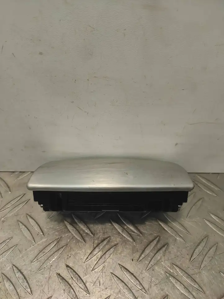 Audi A4 S4 B7 8E 8H (2004 - 2009) 8E0857961M Задняя пепельница — фото 1