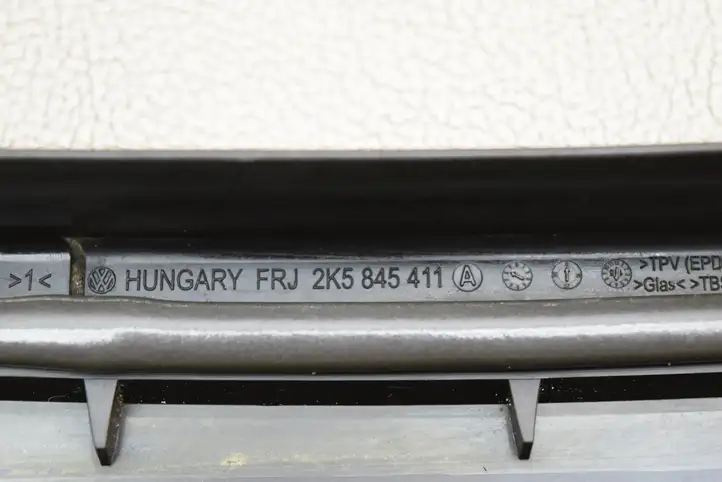 Volkswagen Caddy (2010 - 2015) 2K5845411A Треугольное стекло кузова — фото 9