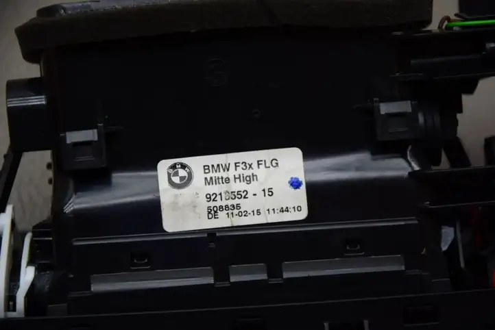 BMW M4 F82 F83 (2014 - 2020) 9218552 Воздушная решетка панели — фото 4
