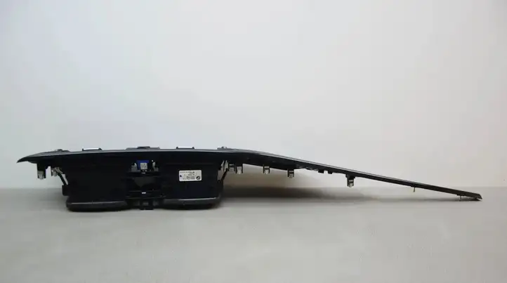 BMW M4 F82 F83 (2014 - 2020) 9218552 Воздушная решетка панели — фото 11