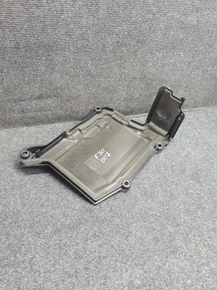 BMW 3 F30 F35 F31 (2012 - 2018) 9350711 Крышка ящика аккумулятора — фото 2