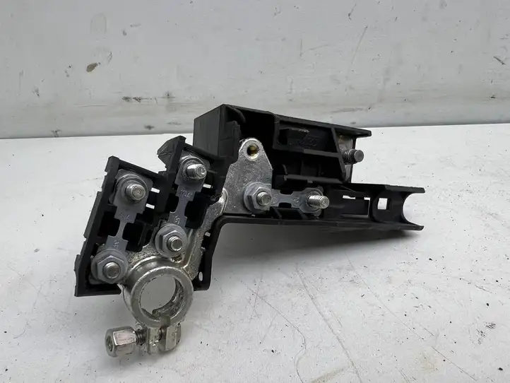 Audi A4 S4 B8 8K (2007 - 2011) 4F0915519 Плюсовой провод аккумулятора — фото 1