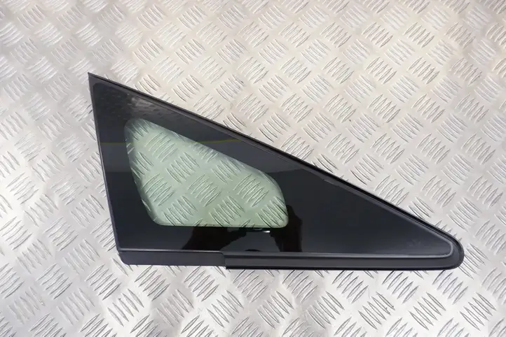 Toyota Prius (XW30) (2009 - 2015) 6211047020 Форточка двери — фото 1
