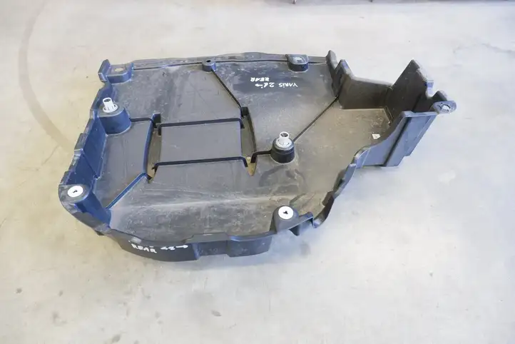 Toyota Yaris XP210 (2020 - ) 58415K0010 Защита топливного бака — фото 6