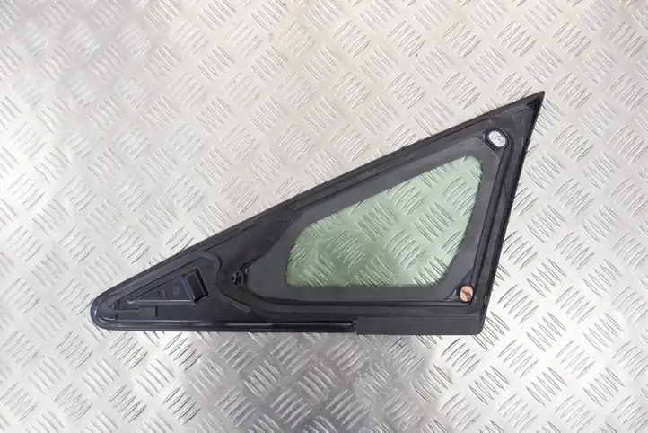 Toyota Prius (XW30) (2009 - 2015) 6211047020 Форточка двери — фото 2