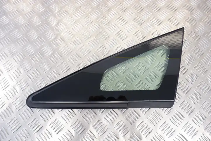 Toyota Prius (XW30) (2009 - 2015) 6212047021 Форточка двери — фото 1