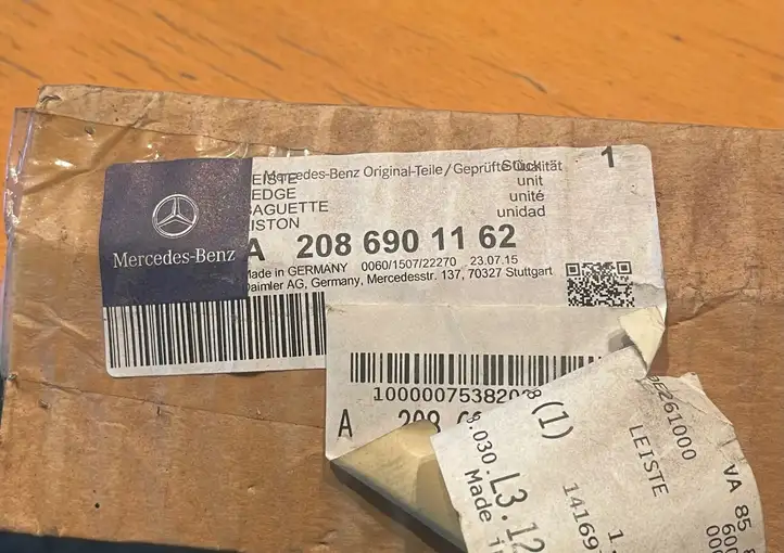 Mercedes-Benz CLK A208 (1997 - 2002) A2086901162 Молдинг крыла — фото 5