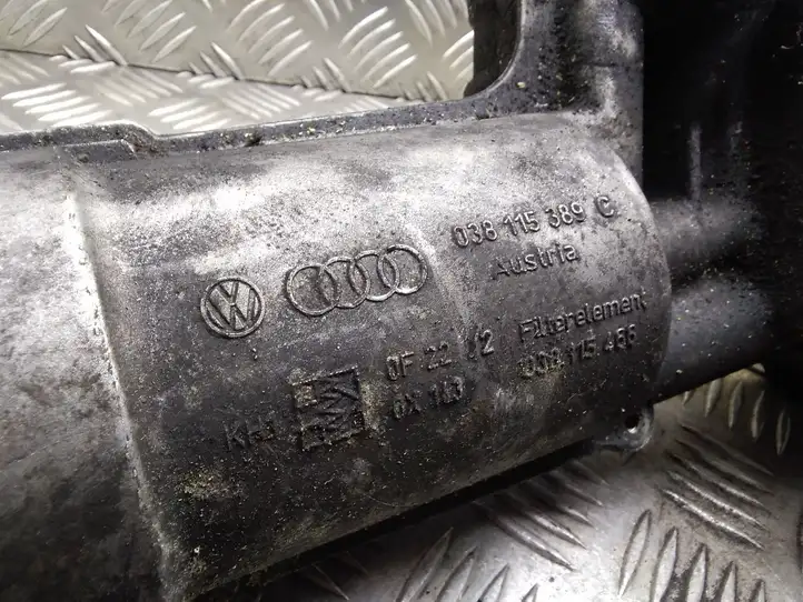 Audi A4 S4 B6 8E 8H (2000 - 2006) 038115389C Кронштейн масляного фильтра — фото 2