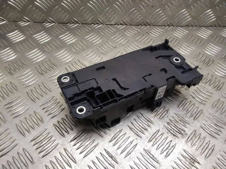 Toyota Prius (XW30) (2009 - 2015) 63583507 Блок монтирования реле — фото 2