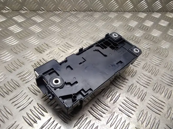 Toyota Prius (XW30) (2009 - 2015) 63583507 Блок монтирования реле — фото 2