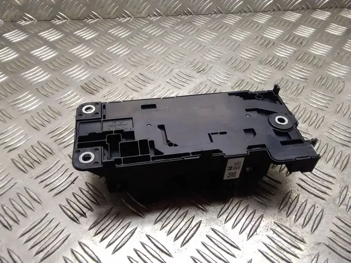 Toyota Prius (XW30) (2009 - 2015) 63583507 Блок монтирования реле — фото 3
