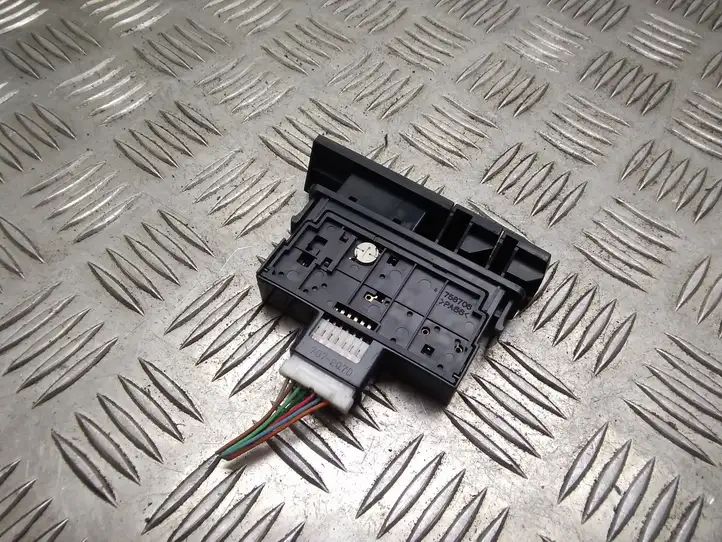 Toyota Prius (XW20) (2003 - 2009) 758706 Включатель аварийных фонарей — фото 4