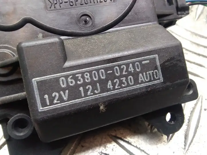 Toyota Prius (XW20) (2003 - 2009) 0638000240 Двигатель задвижки потока воздуха — фото 2