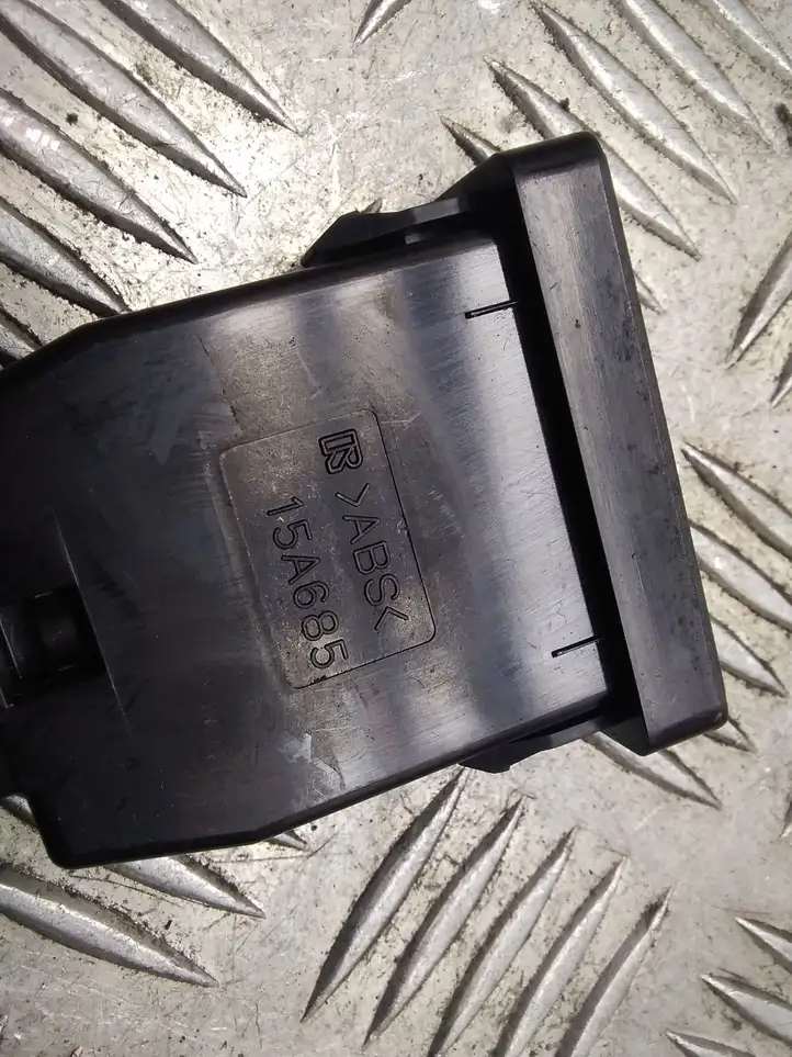Toyota Prius (XW20) (2003 - 2009) 15A685 Кнопка ручного тормоза — фото 2