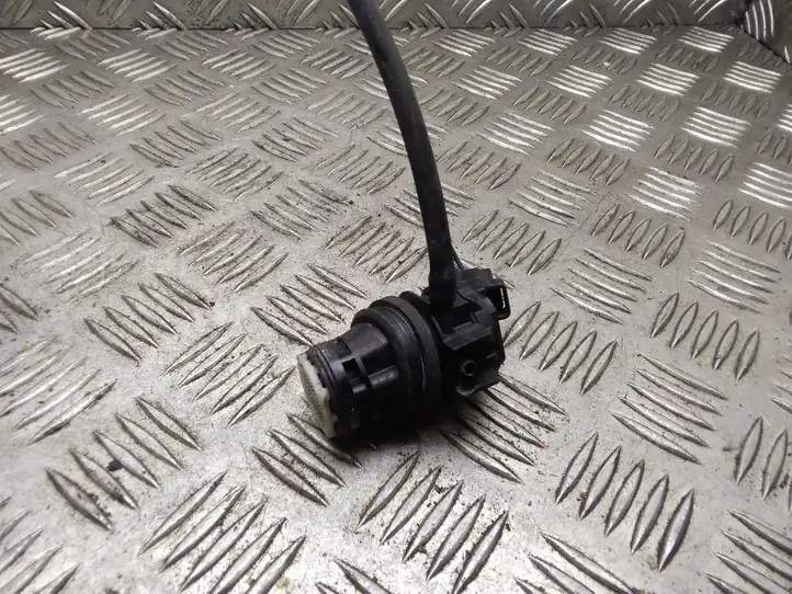 Toyota Prius (XW20) (2003 - 2009) 8533060190 Насос омывателя стекла — фото 2