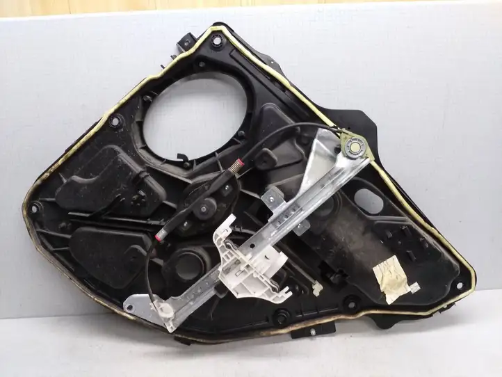 Ford Fiesta (2006 - 2008) 2S61A045H23A Механический стеклоподъемник задней двери — фото 2