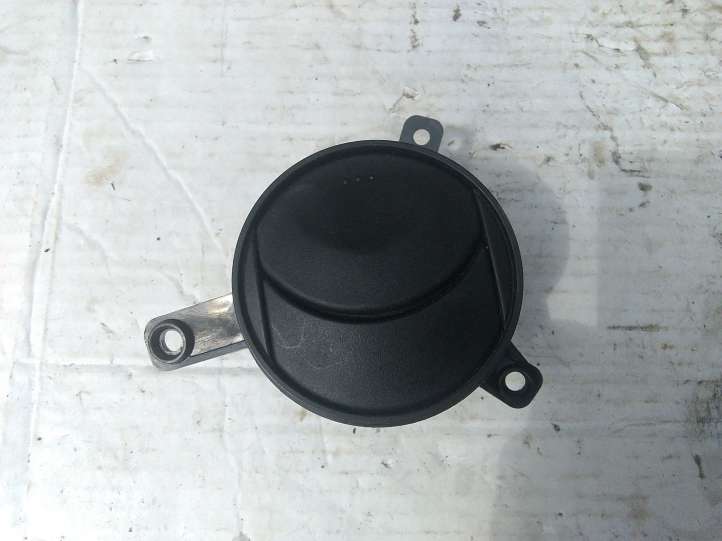 D65264930 Mazda 2 Centrinės oro grotelės