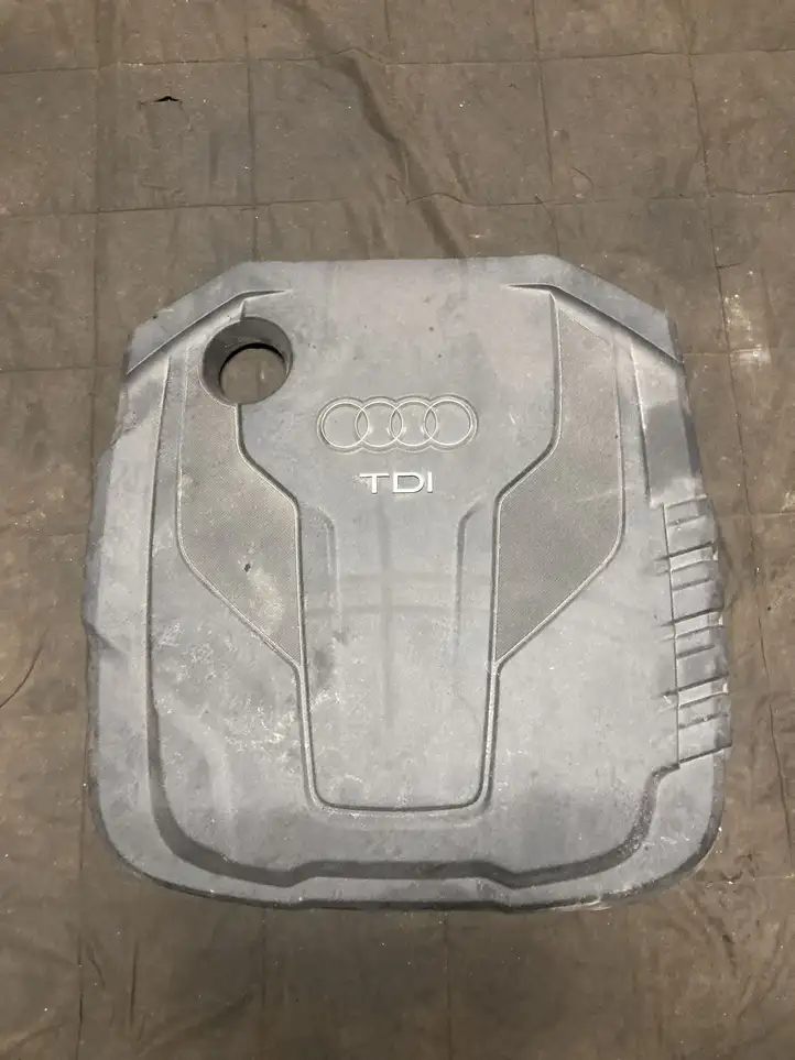 Audi A4 S4 B8 8K (2011 - 2015) 04L103925D Крышка двигателя декоративная — фото 1