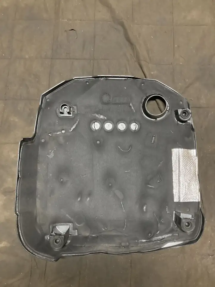 Audi A4 S4 B8 8K (2011 - 2015) 04L103925D Крышка двигателя декоративная — фото 2