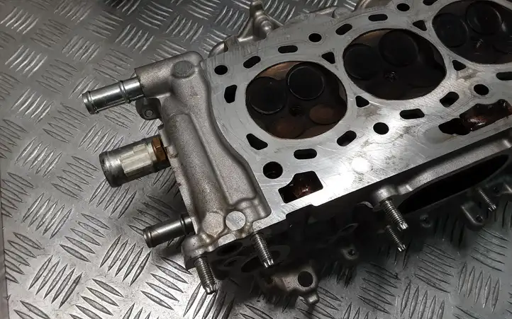 Toyota Yaris (2014 - 2019) 112100Q030 Головка блока цилиндров — фото 9