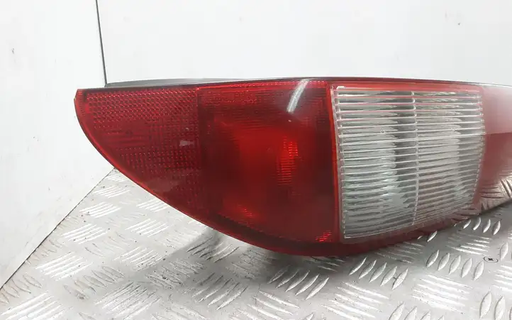 Ford Mondeo Mk III (2000 - 2007) 1S7X13A412CB Задний фонарь в кузове — фото 2
