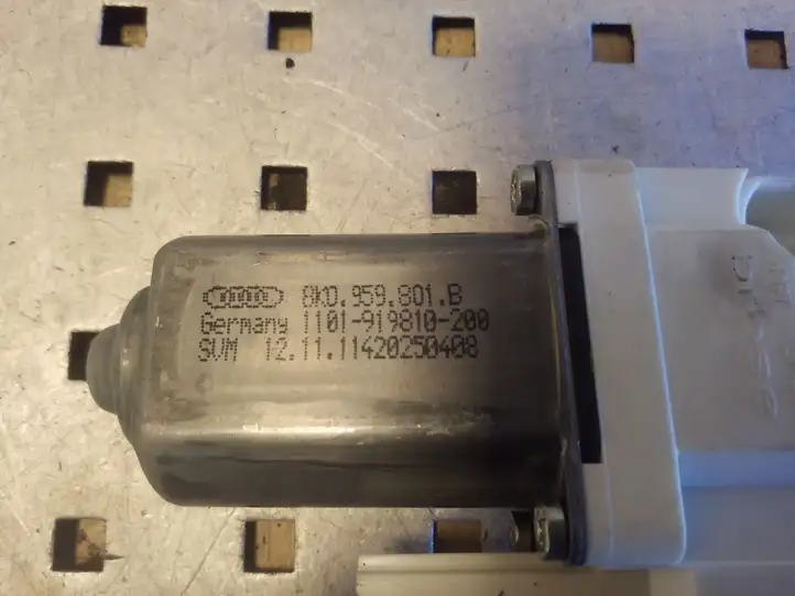 Audi Q5 SQ5 (2008 - 2012) 8K0959801B Мотор стеклоподъемника передний — фото 3