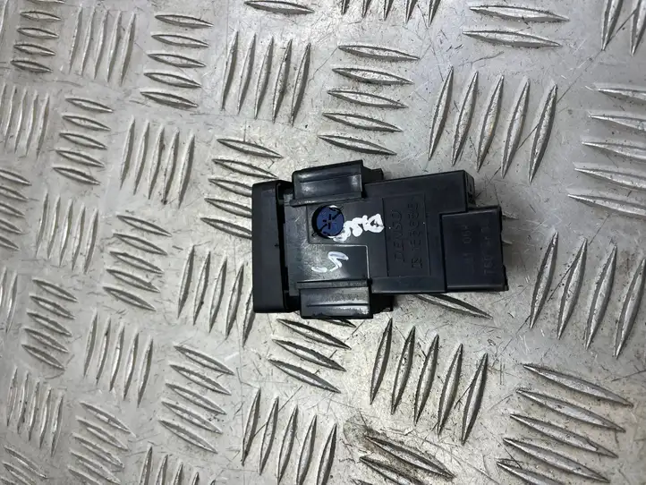 Toyota Corolla Verso AR10 (2004 - 2009) 153635 Кнопка кондиционера — фото 5