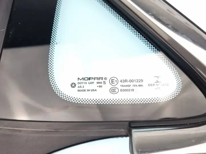 Chrysler Pacifica (2016 - ) 43R001229 Треугольное стекло кузова — фото 4