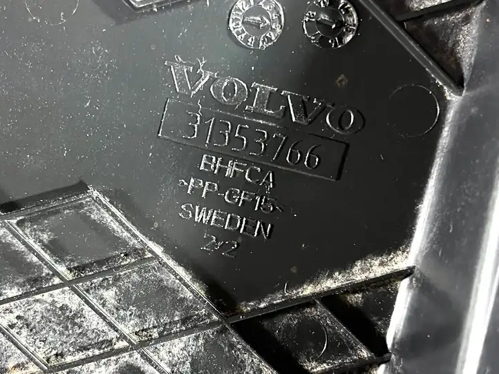 Volvo V60 (2013 - 2018) 31353766 Крышка ящика аккумулятора — фото 2