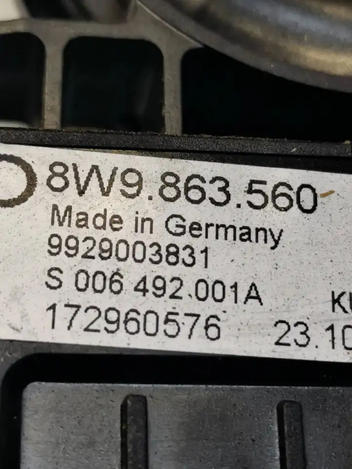 Audi A4 S4 B9 (2015 - 2019) 8W9863560 Механизм шторки багажника — фото 3