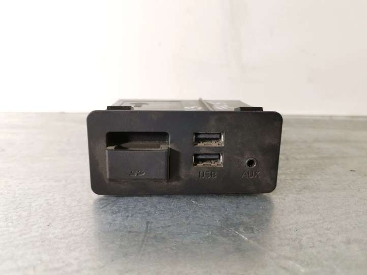 D09H669U0 Mazda CX-3 USB valdymo blokas