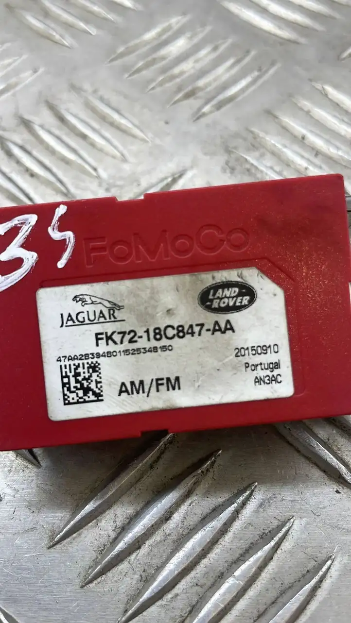 Jaguar XE (2014 - 2019) FK7218C847AA Усилитель антенны — фото 4