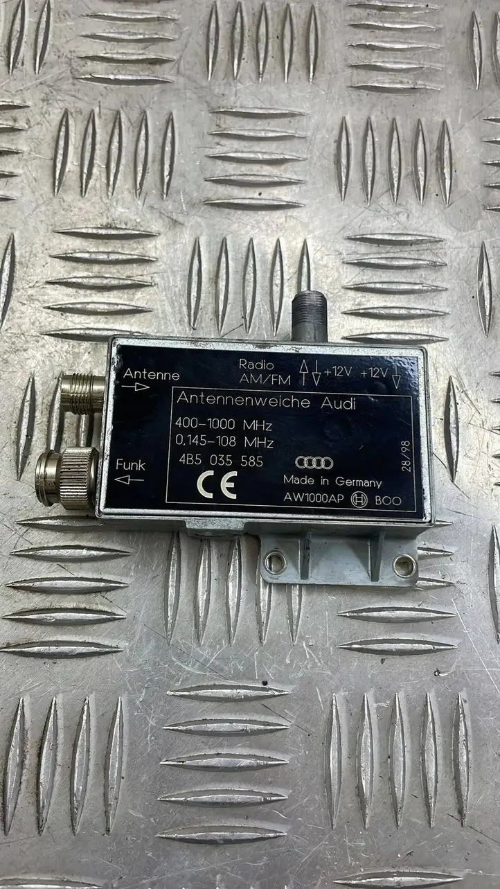 Audi A8 S8 D2 4D (1999 - 2002) 4B5035585 Блок управления антеннами — фото 4