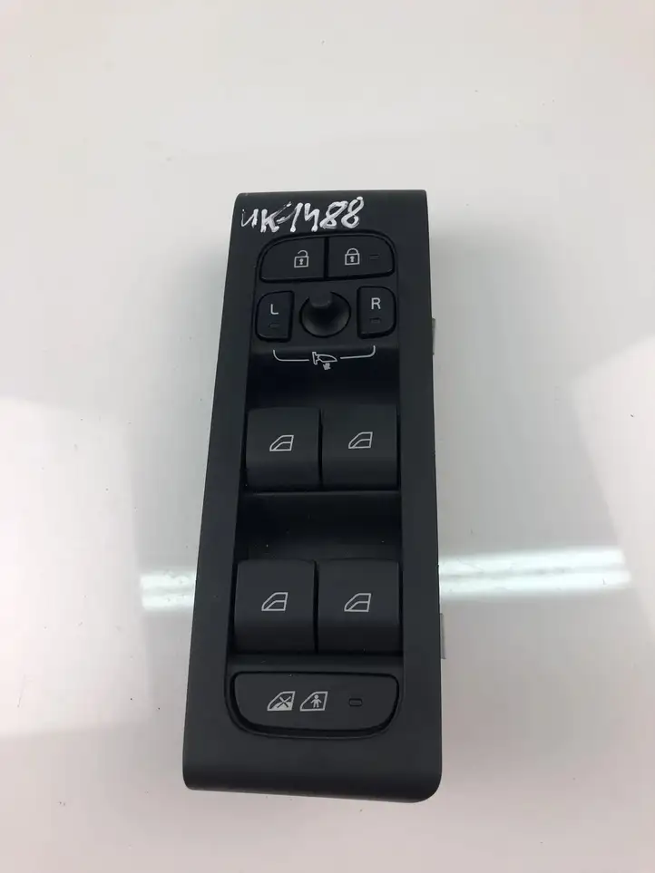 Volvo XC40 (2017 - ) 32319765 Кнопка стеклоподъемников — фото 2