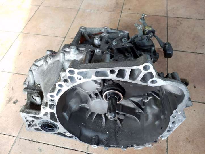 990403 Toyota Avensis T270 Mechaninė 6 pavarų dėžė