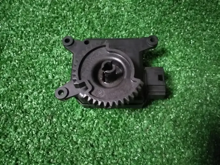 Seat Ibiza III (6L) (2002 - 2008) 309368280BE Двигатель задвижки потока воздуха — фото 3