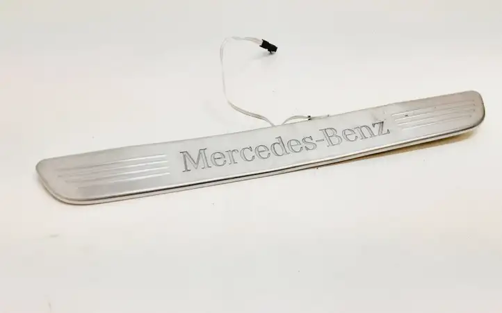 Mercedes-Benz C W205 (2014 - 2021) A2056807003 Внутренняя отделка переднего порога — фото 1