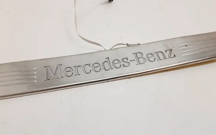 Mercedes-Benz C W205 (2014 - 2021) A2056807003 Внутренняя отделка переднего порога — фото 3