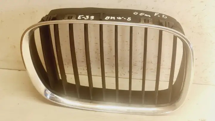 BMW 5 E39 (1996 - 2003) 81593140 Передняя решетка — фото 1