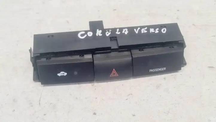 Toyota Corolla Verso AR10 (2004 - 2009) 153965 Включатель аварийных фонарей — фото 1