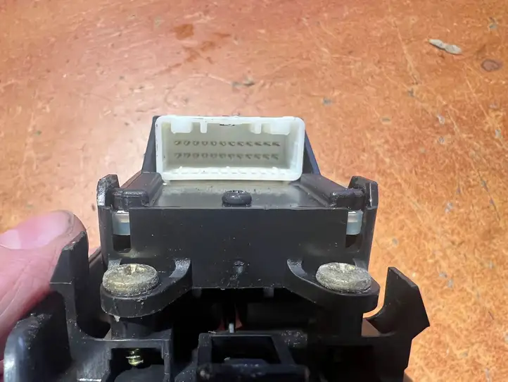 Toyota Corolla Verso AR10 (2004 - 2009) 848200F030 Блок кнопок стеклоподъемников — фото 3