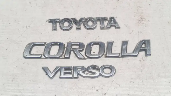 Toyota Corolla Verso AR10 (2004 - 2009) Эмблема производителя — фото 1