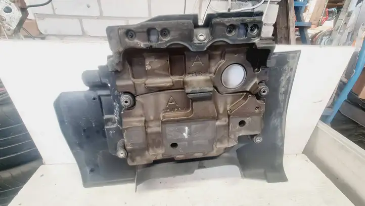 Toyota Corolla Verso AR10 (2004 - 2009) Крышка двигателя декоративная — фото 2