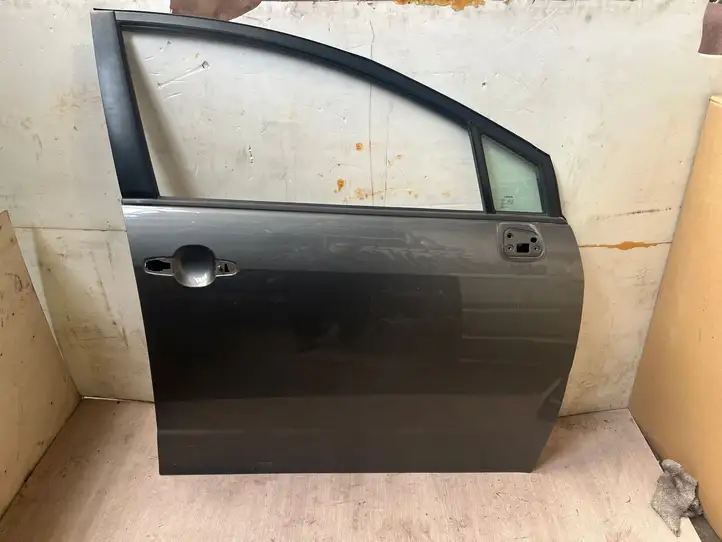 Toyota Corolla Verso AR10 (2004 - 2009) Дверь — фото 1