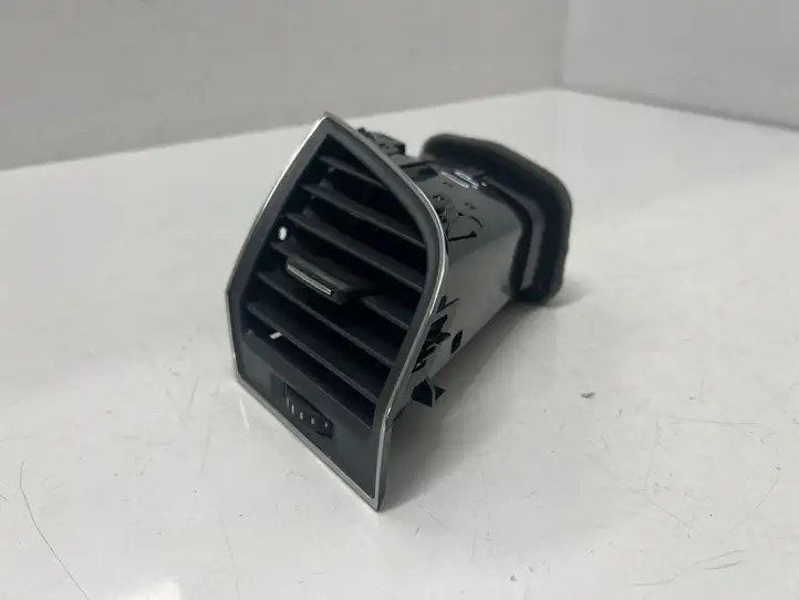 Skoda Fabia Mk3 (NJ) (2015 - 2021) 6V0819702C Боковой воздушный дефлектор — фото 3