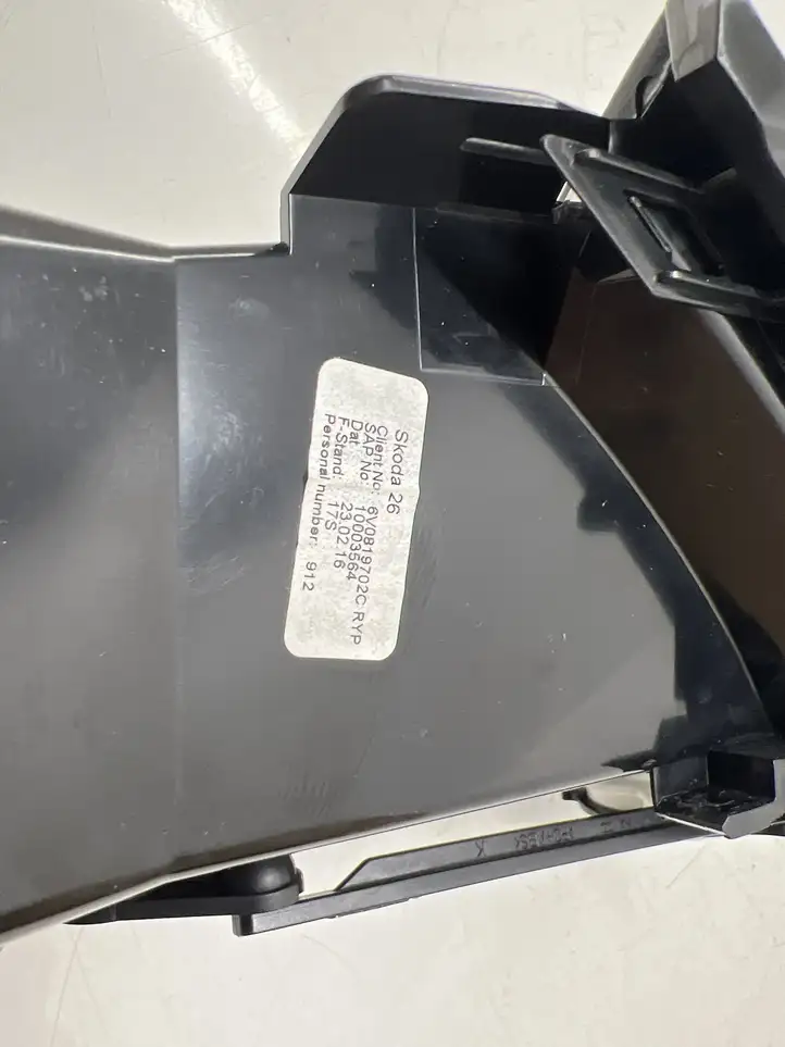 Skoda Fabia Mk3 (NJ) (2015 - 2021) 6V0819702C Боковой воздушный дефлектор — фото 4
